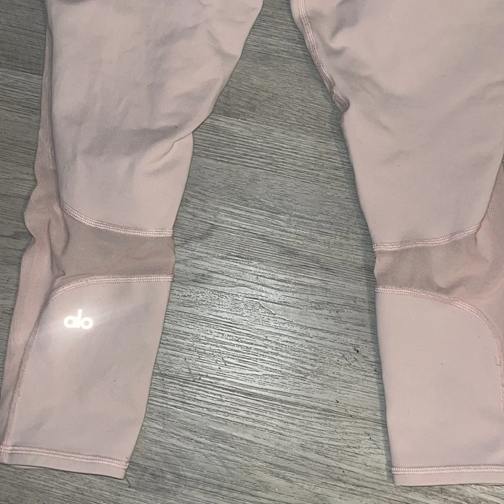 Alo yoga high waisted coast crop leggings smoky quartz mauve mesh